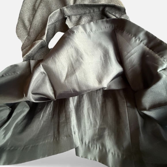 Vintage 40’s -50’s Alan Austin grey wool midi skirt w/ pockets
Sz 6 France - Picture 8 of 8